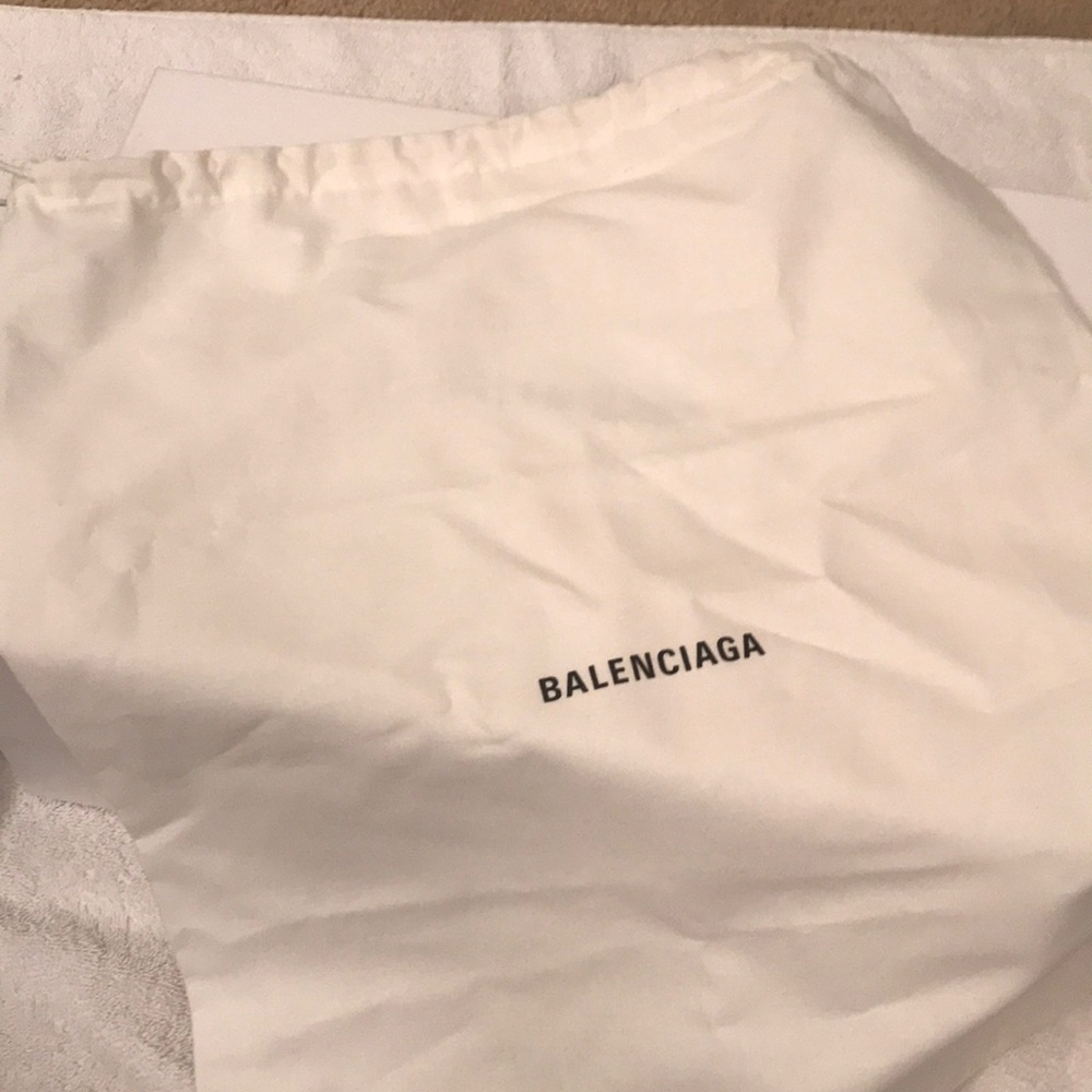 Balenciaga black and pink in color hard to findπ₯ - Picture 6 of 8